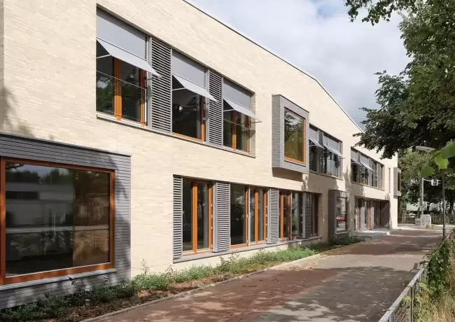 Angezeigtes Bild: 4_0-Außen Kitafassade.jpg